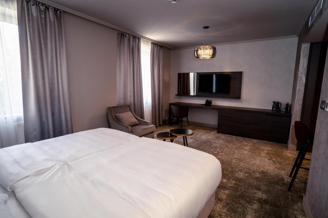 Hotel Europa Komárno Extérieur photo