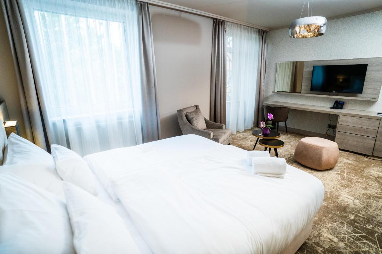 Hotel Europa Komárno Extérieur photo