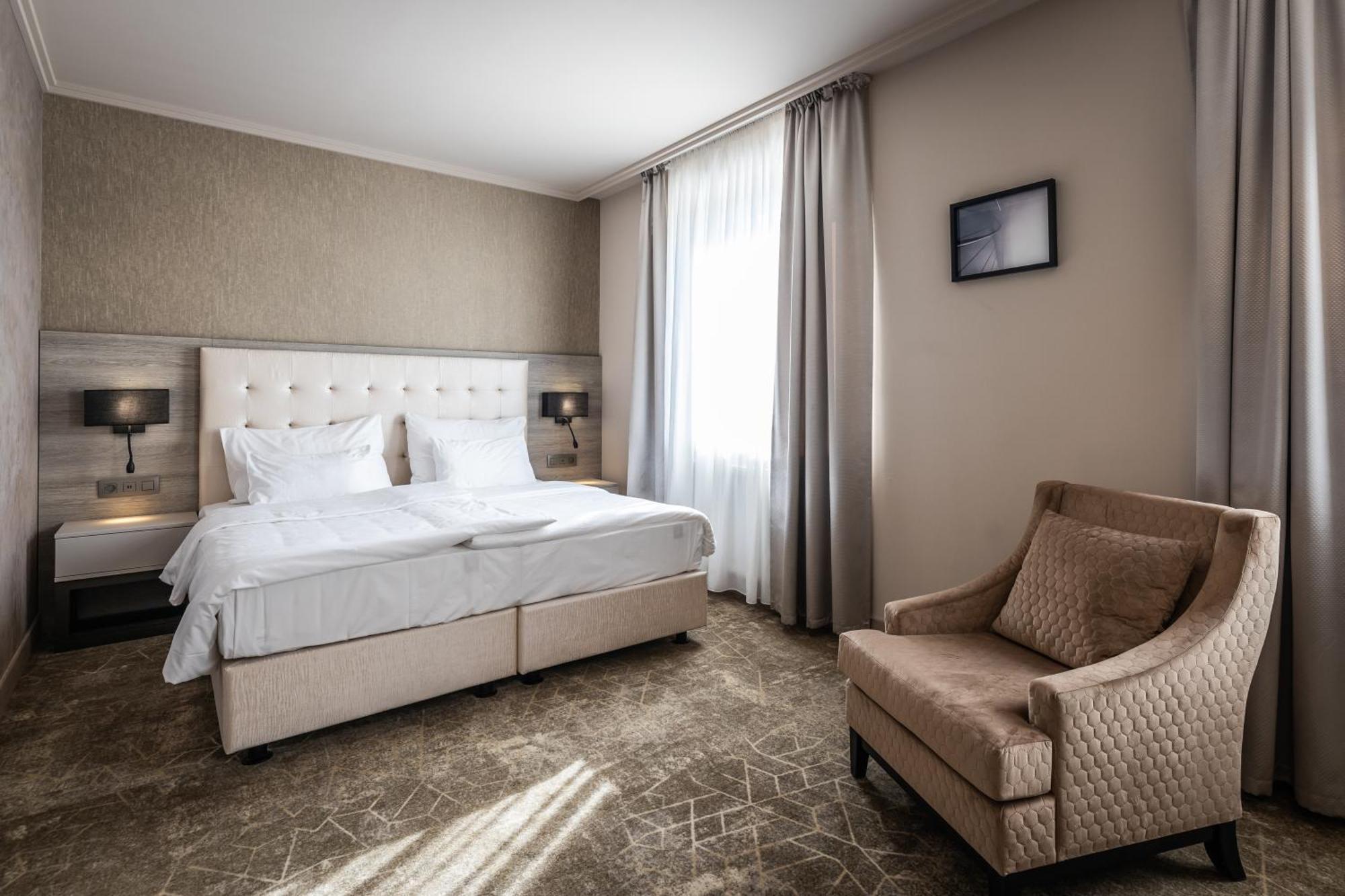 Hotel Europa Komárno Extérieur photo