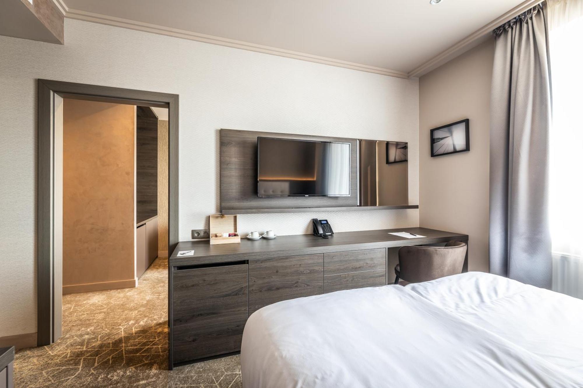 Hotel Europa Komárno Extérieur photo
