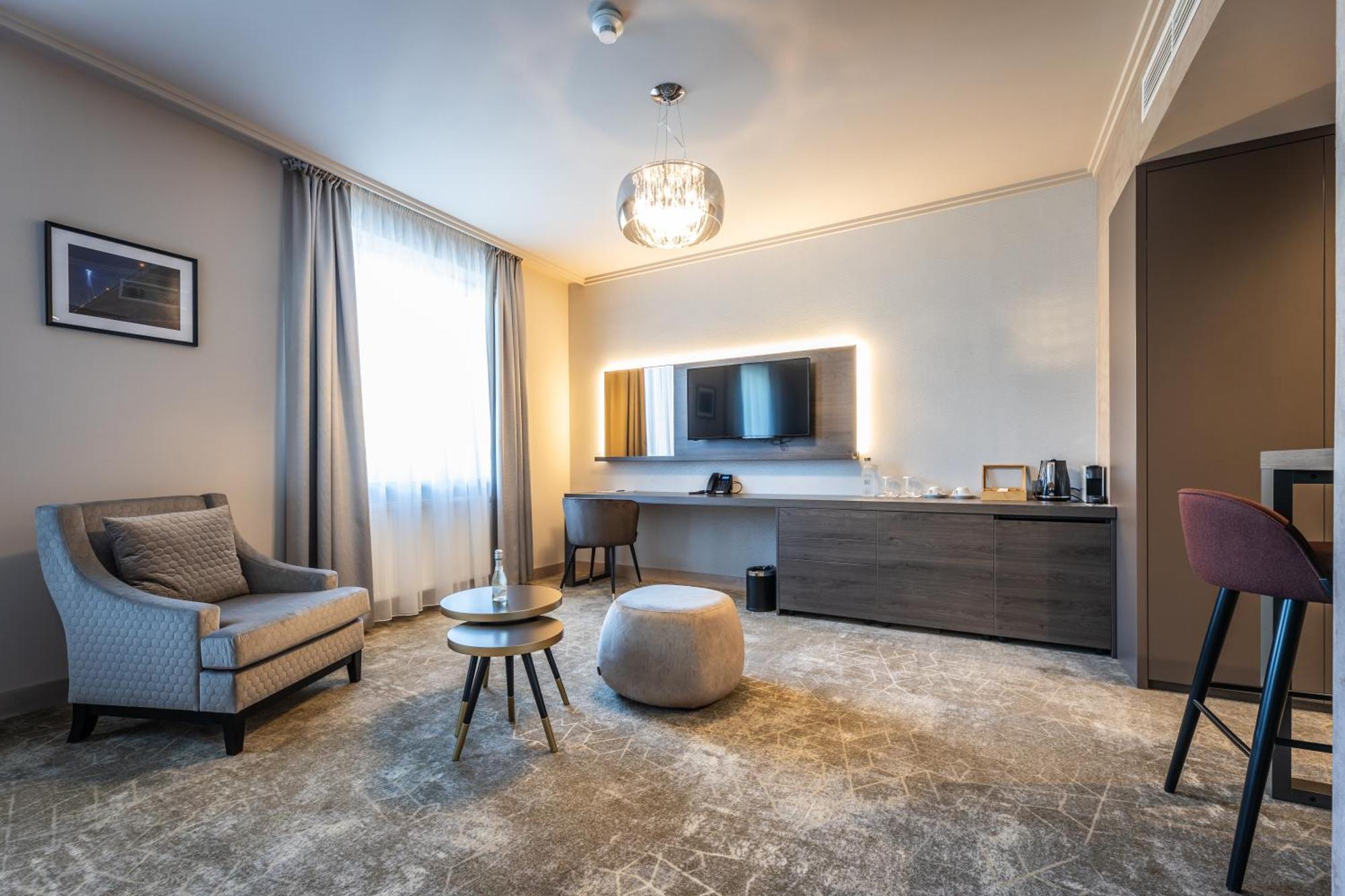 Hotel Europa Komárno Extérieur photo