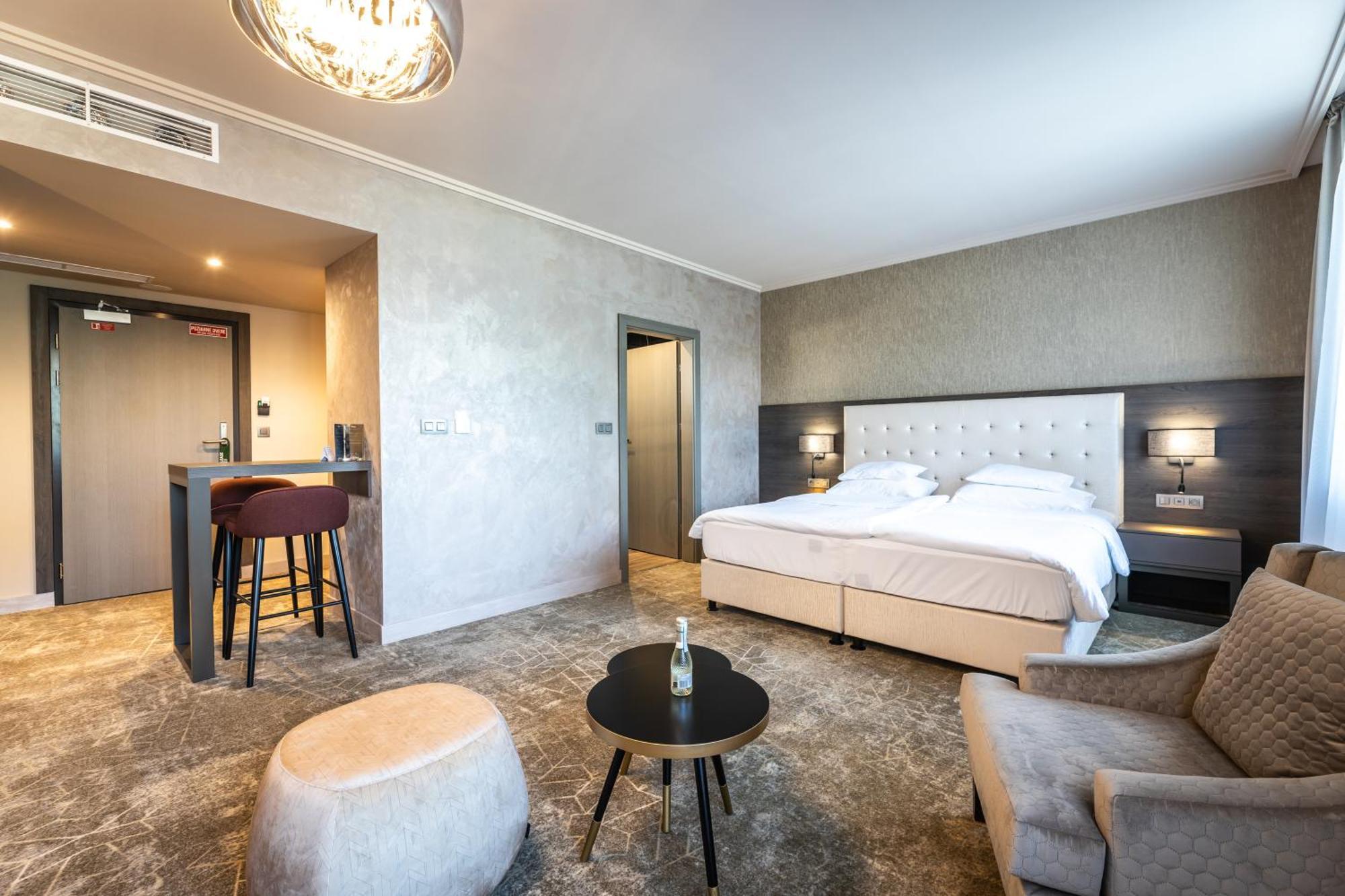 Hotel Europa Komárno Extérieur photo